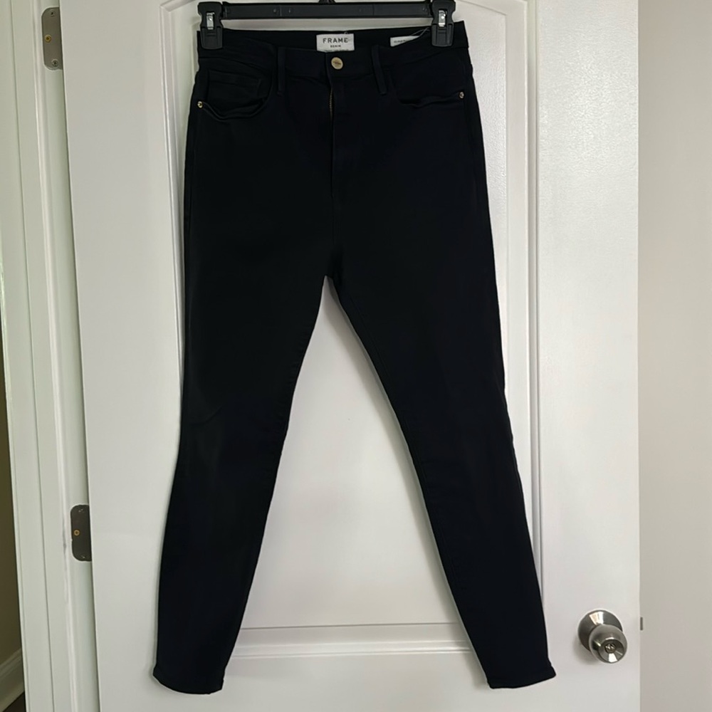 🖤GENTLY USED CONDITION FRAME ALI JEANS IN NOIR🖤